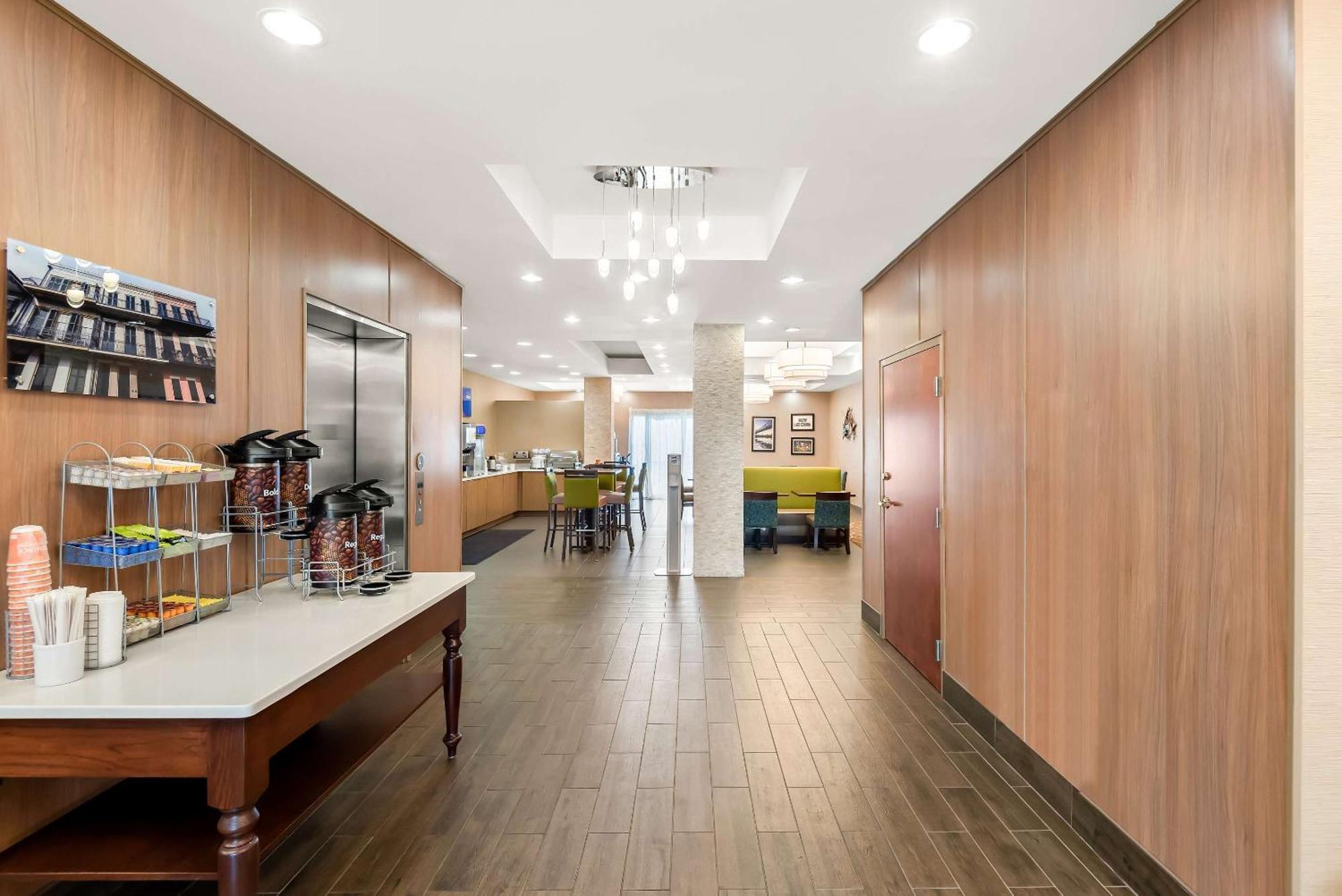 Comfort Suites New Orleans East Esterno foto