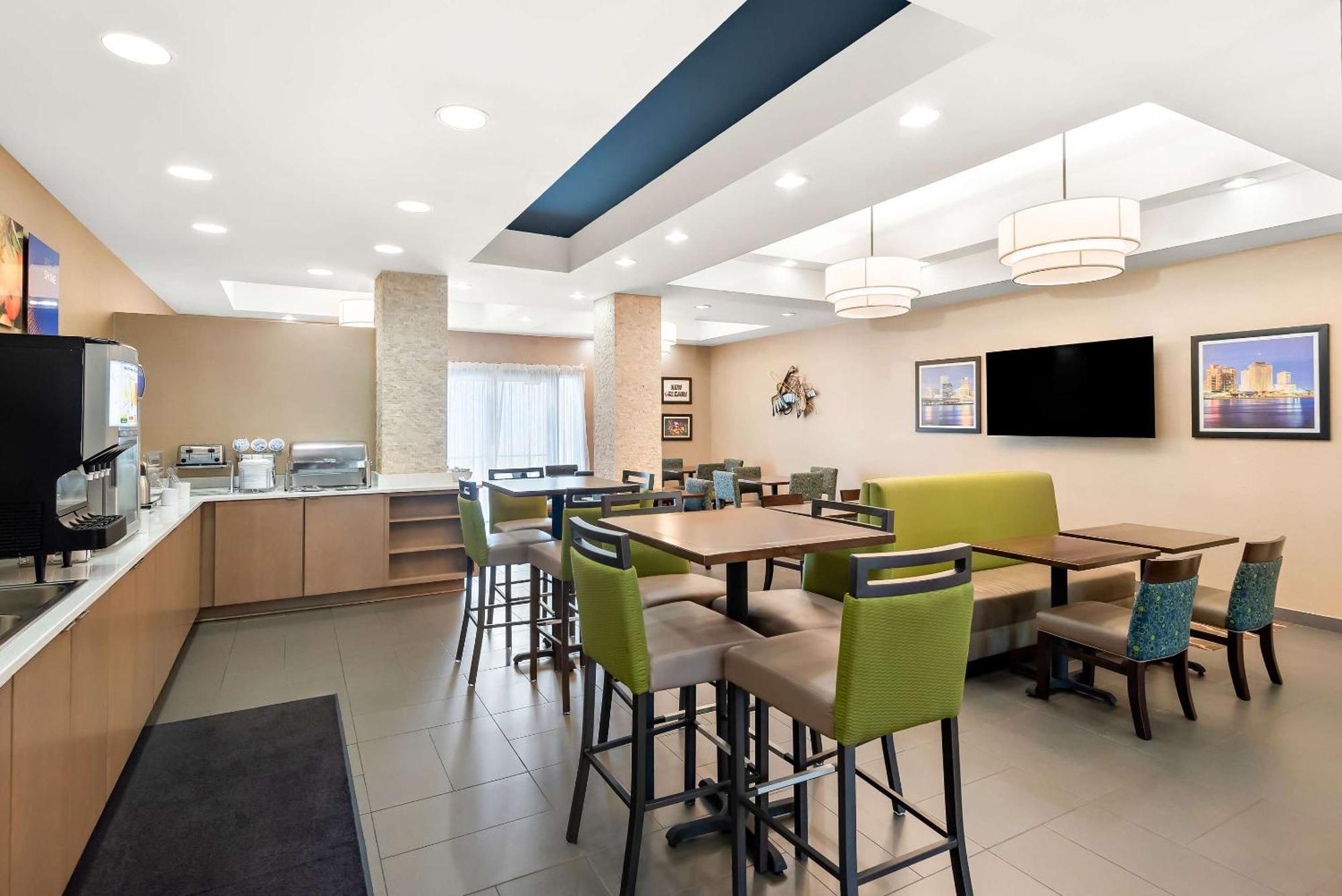 Comfort Suites New Orleans East Esterno foto