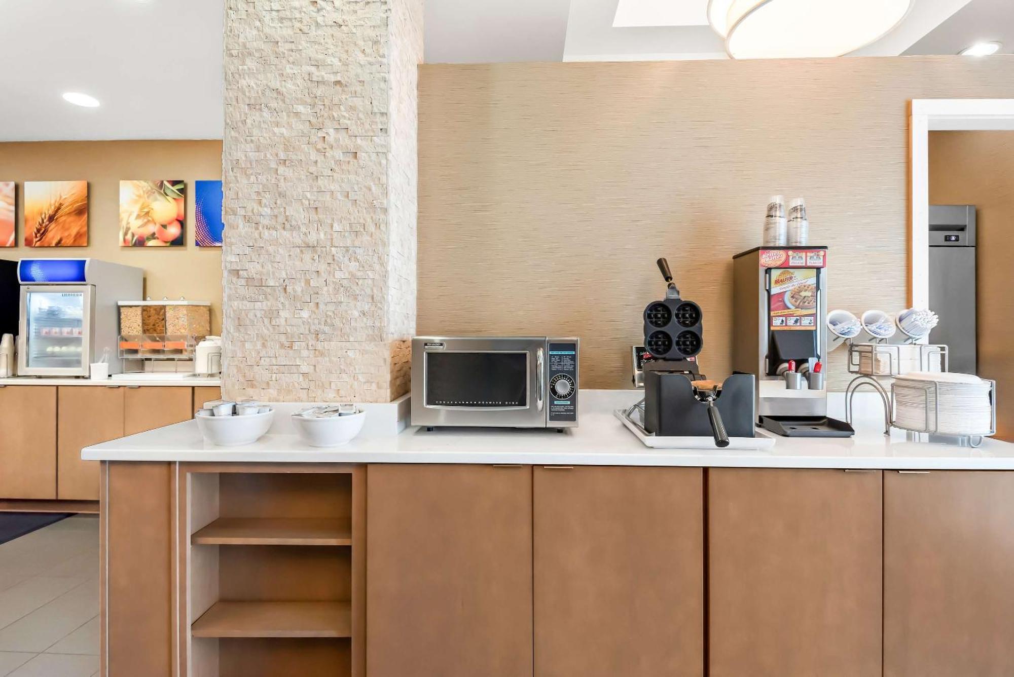 Comfort Suites New Orleans East Esterno foto