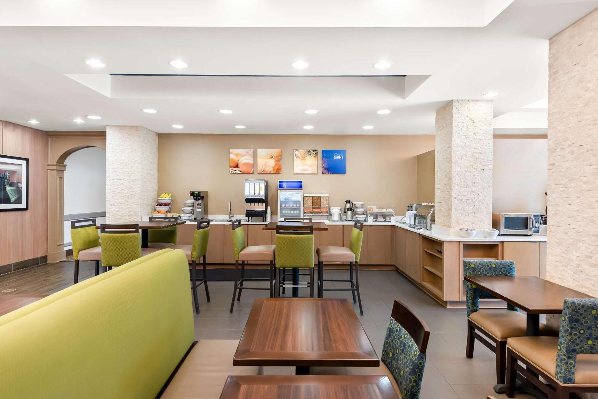 Comfort Suites New Orleans East Esterno foto