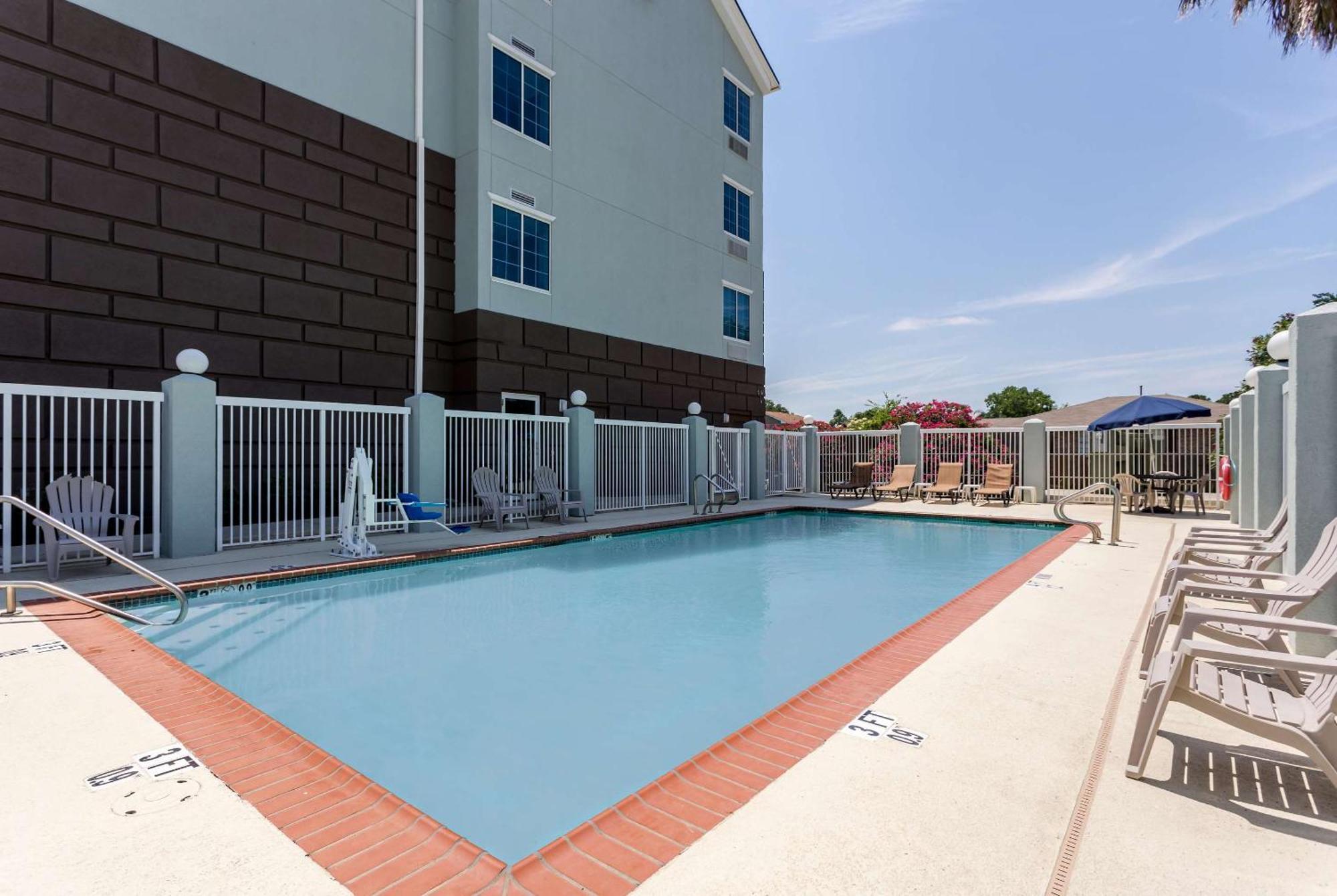 Comfort Suites New Orleans East Esterno foto