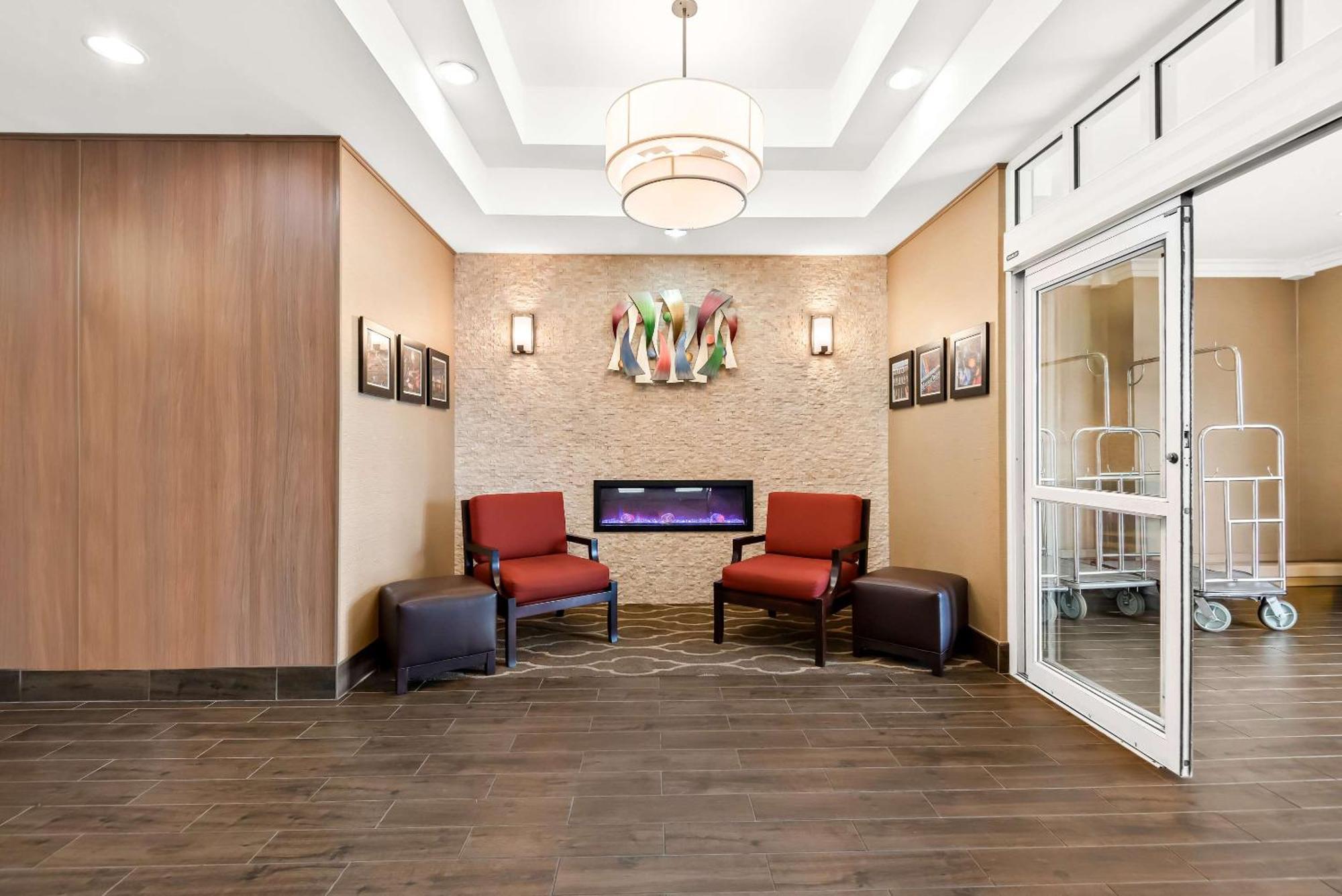 Comfort Suites New Orleans East Esterno foto