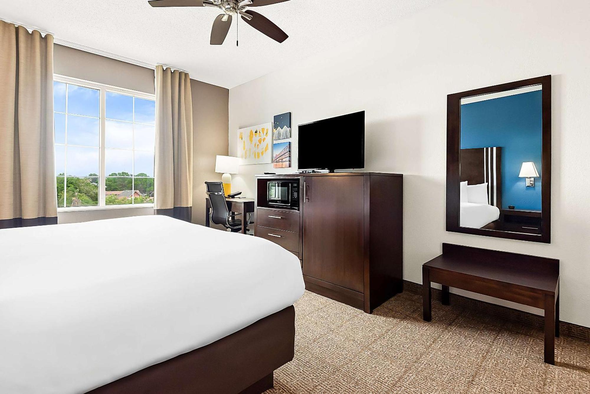 Comfort Suites New Orleans East Esterno foto